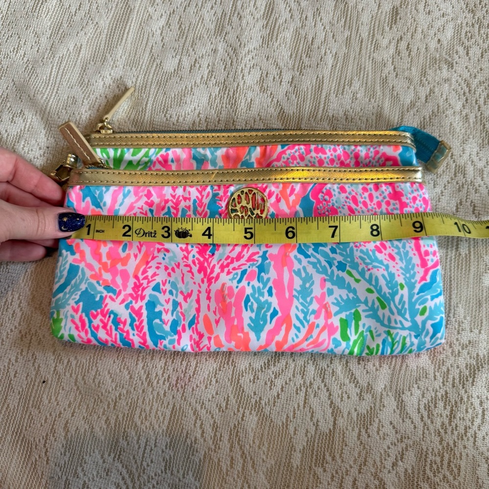 Lilly Pulitzer Toosie wristlet in “let’s cha cha cha” - Picture 7 of 8